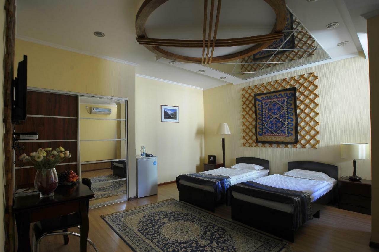 Tian-Shan Hotel Bishkek Exterior photo