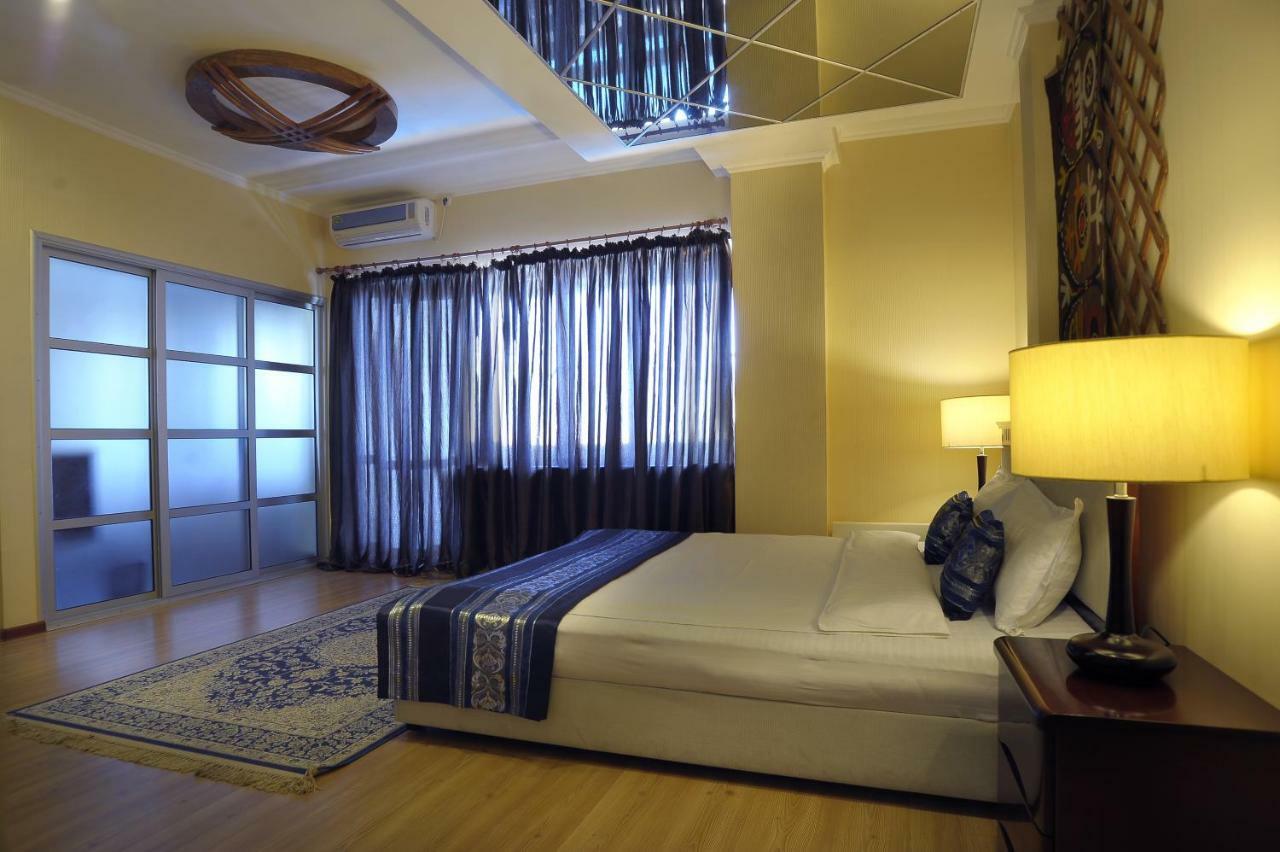 Tian-Shan Hotel Bishkek Exterior photo