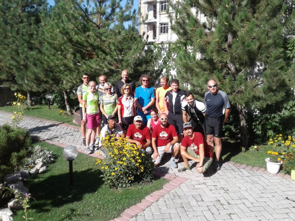 Tian-Shan Hotel Bishkek Exterior photo