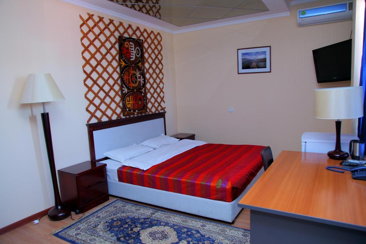 Tian-Shan Hotel Bishkek Exterior photo