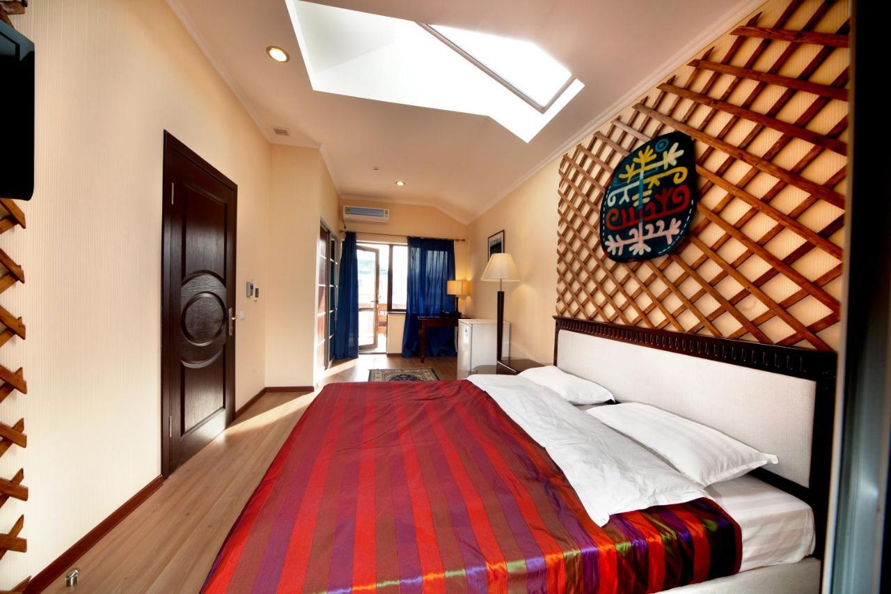 Tian-Shan Hotel Bishkek Exterior photo